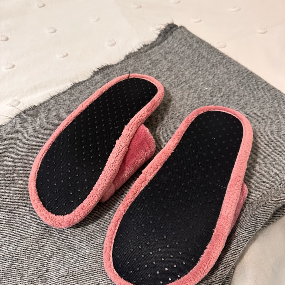 PINK slippers - Picture 4 of 4